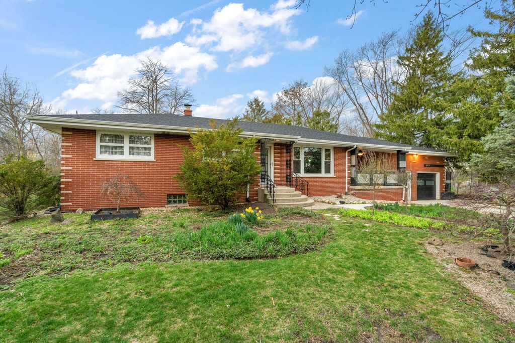 Photo of 8814 Lee Street, Crown Point, IN 46307 (MLS # 836386)