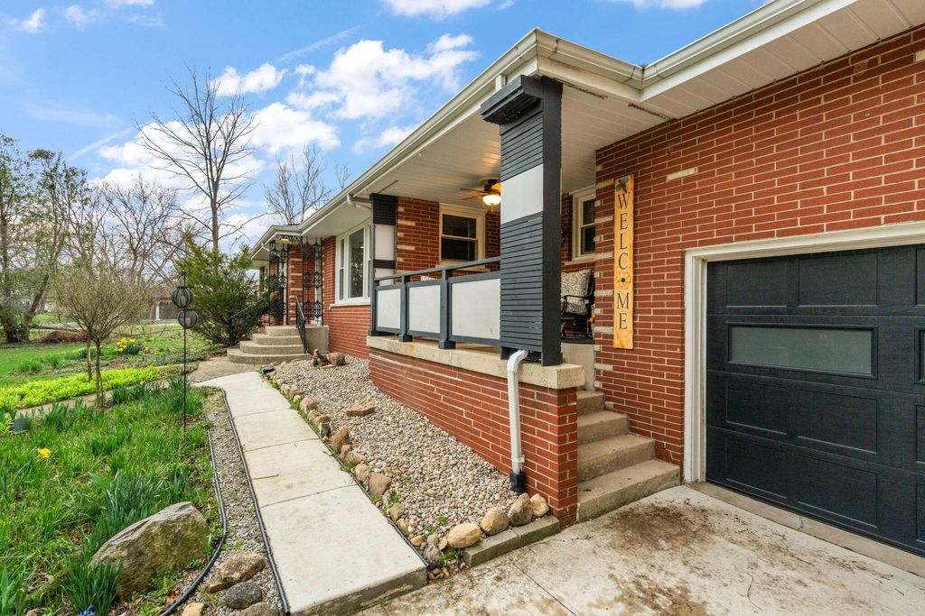 Photo of 8814 Lee Street, Crown Point, IN 46307 (MLS # 836386)