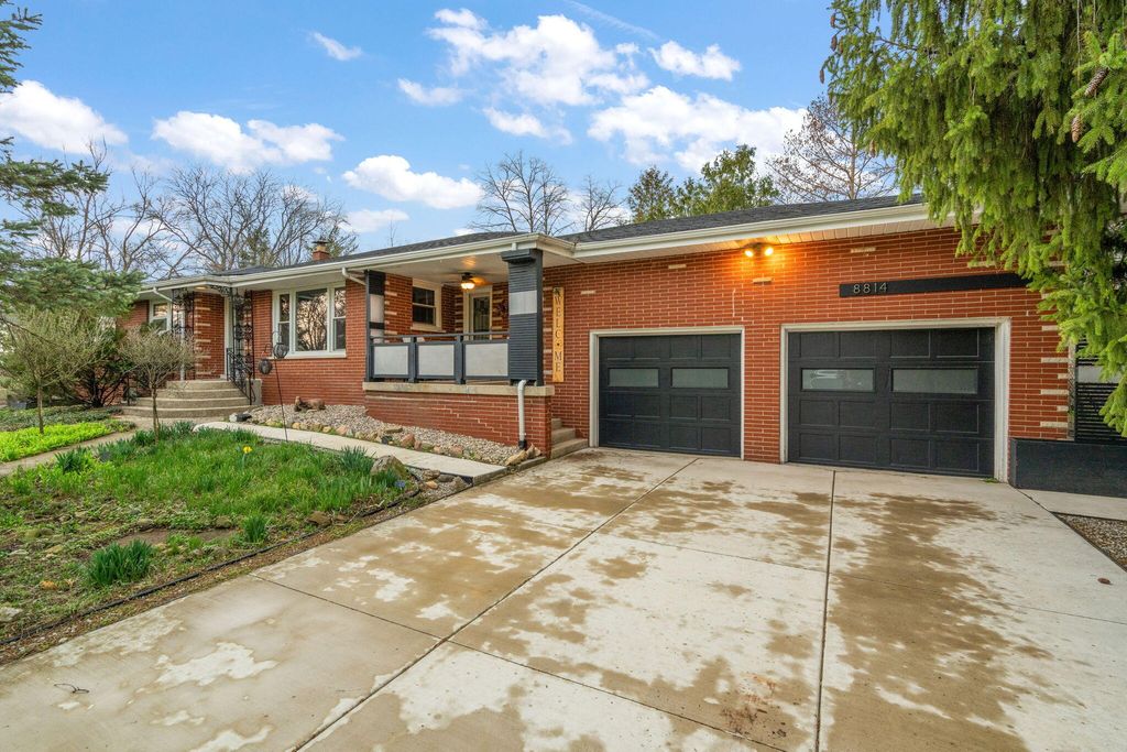 Photo of 8814 Lee Street, Crown Point, IN 46307 (MLS # 836386)