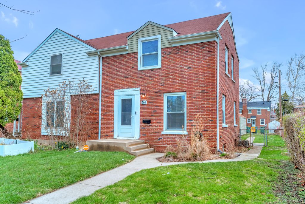 Photo of 309 Belden Place, Munster, IN 46321 (MLS # 837050)