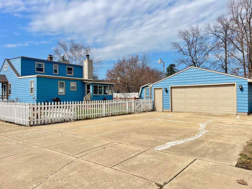Photo of 147 S Connecticut Street, Hobart, IN 46342 (MLS # 836413)