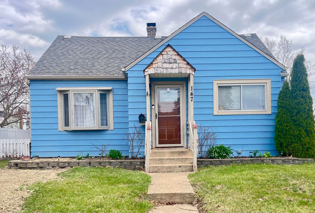 Photo of 147 S Connecticut Street, Hobart, IN 46342 (MLS # 836413)