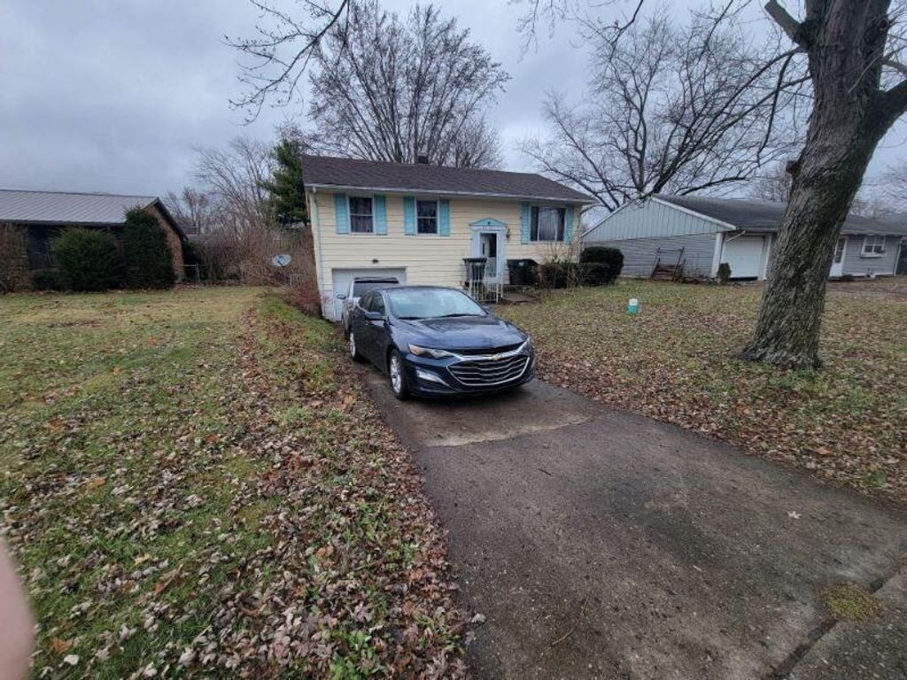 Photo of 2412 Bramble Way, Anderson, IN 46011 (MLS # 832765)