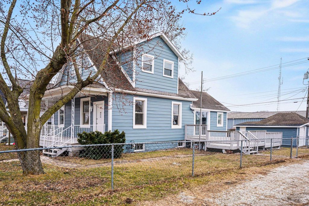 Photo of 1803 Tennessee Street, Michigan City, IN 46360 (MLS # 834392)