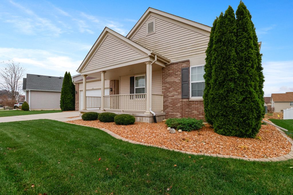 Photo of 2753 Kildare Courtyard, Valparaiso, IN 46385 (MLS # 831049)