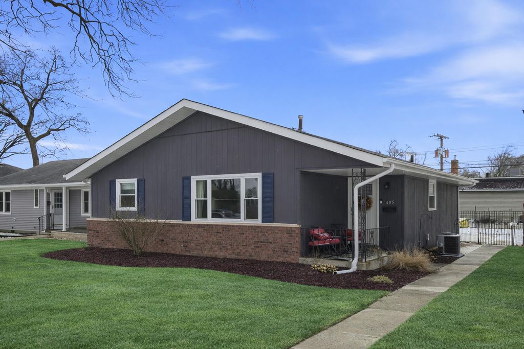 Photo of 405 N Griffith Boulevard, Griffith, IN 46319 (MLS # 835735)