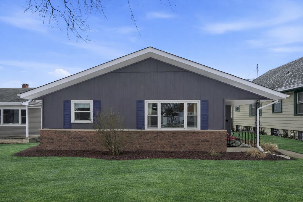 Photo of 405 N Griffith Boulevard, Griffith, IN 46319 (MLS # 835735)