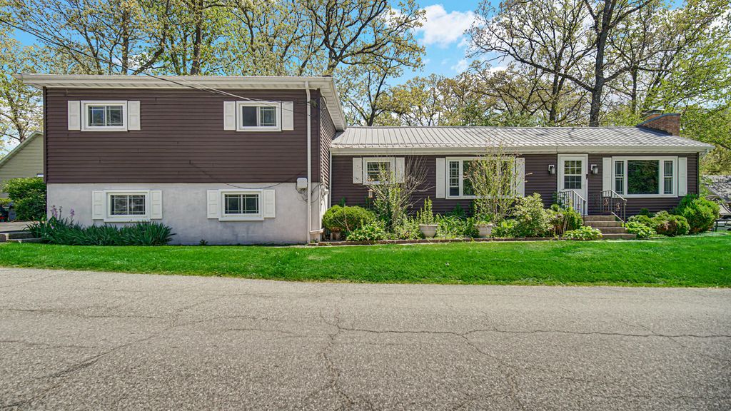 Photo of 4206 Sumac Road, Valparaiso, IN 46383 (MLS # 839008)