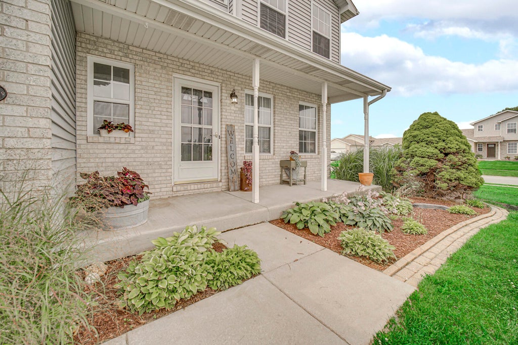 Photo of 8547 E 123rd Place, Crown Point, IN 46307 (MLS # 843568)