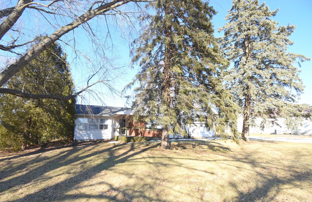 Photo of 360 E Arnotts Drive, Rensselaer, IN 47978 (MLS # 834723)