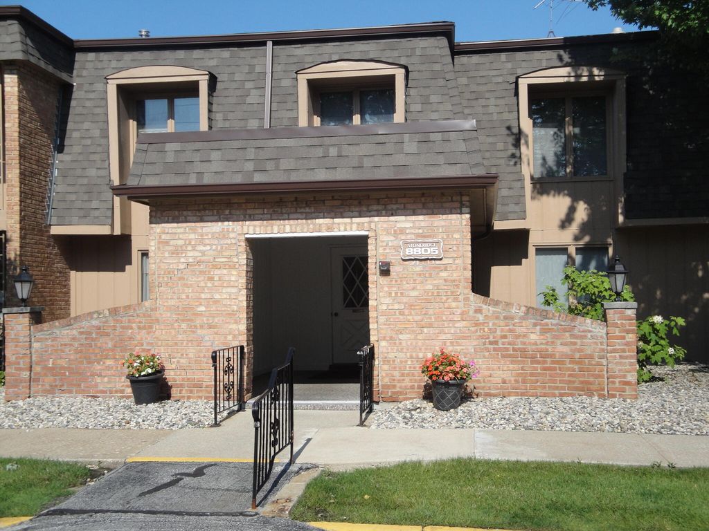 Photo of 8805 Janeway Court #K8, Munster, IN 46321 (MLS # 841987)