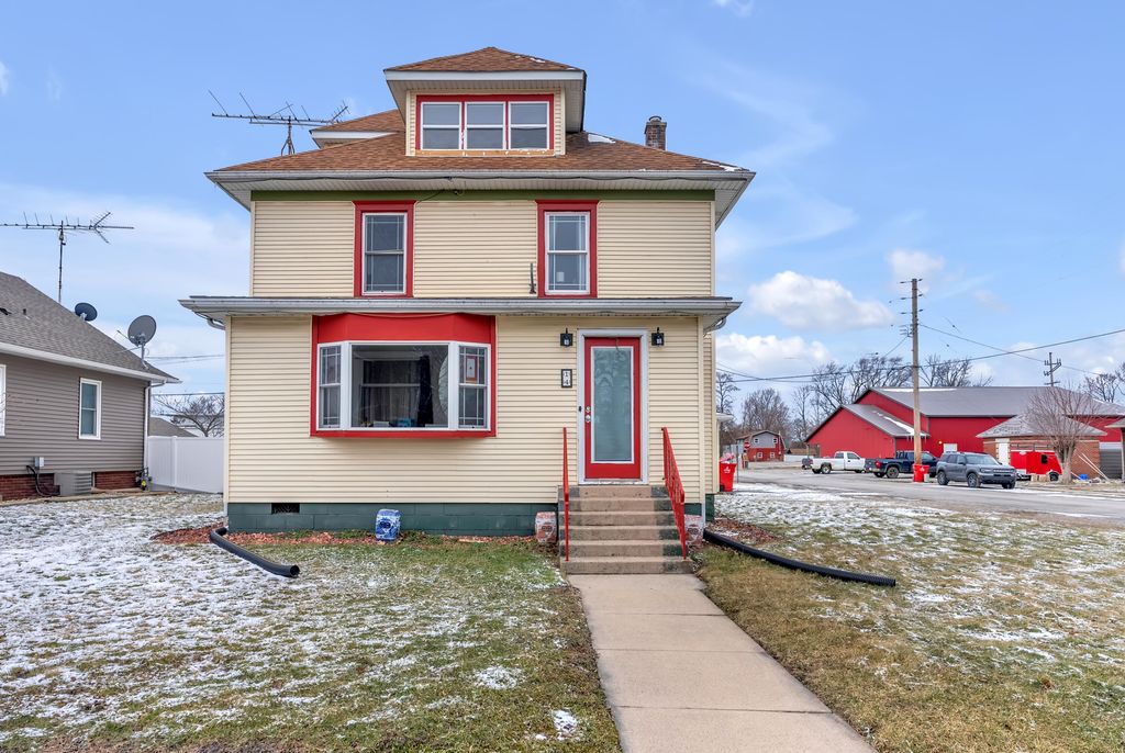 Photo of 14 N Michigan Street, La Crosse, IN 46348 (MLS # 834541)