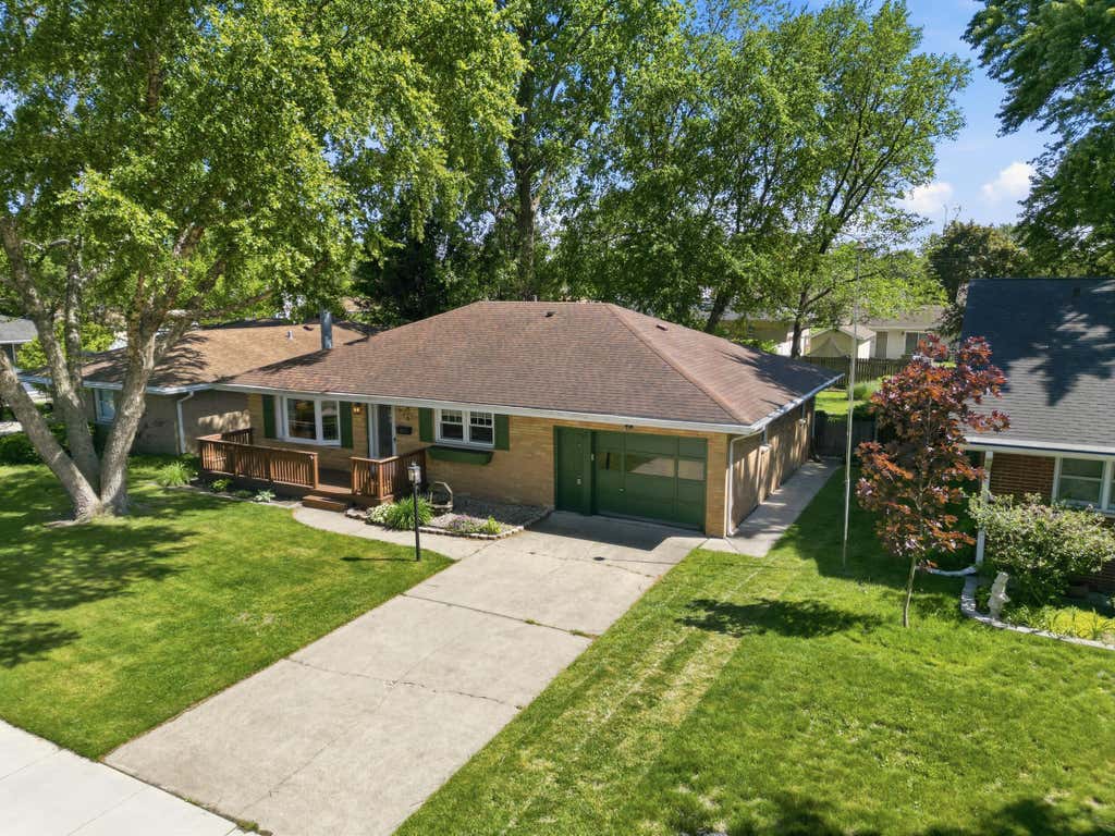 Photo of 613 E Ash Place, Griffith, IN 46319 (MLS # 840396)