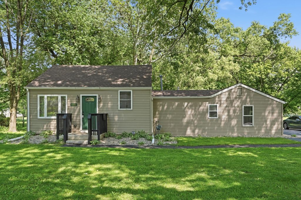 Photo of 1735 S Fairbanks Street, Griffith, IN 46319 (MLS # 842025)