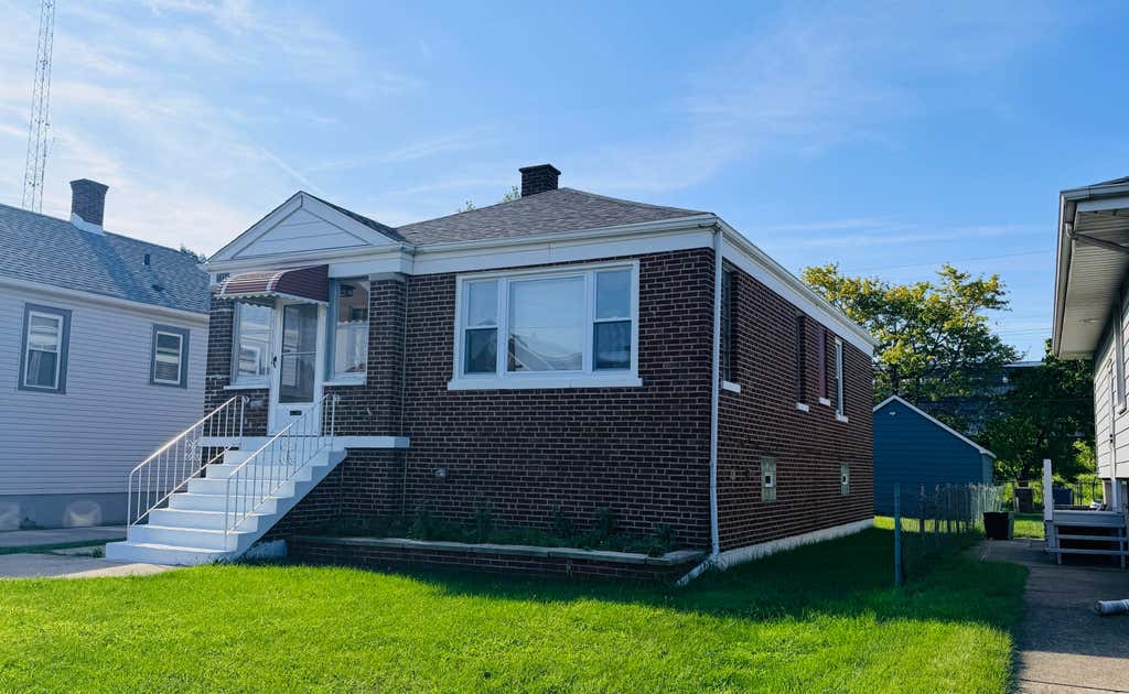 Photo of 1324 Lakeview Avenue, Hammond, IN 46394 (MLS # 844299)
