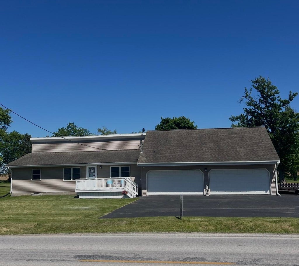 Photo of 18311 Clark Street, Lowell, IN 46356 (MLS # 841216)