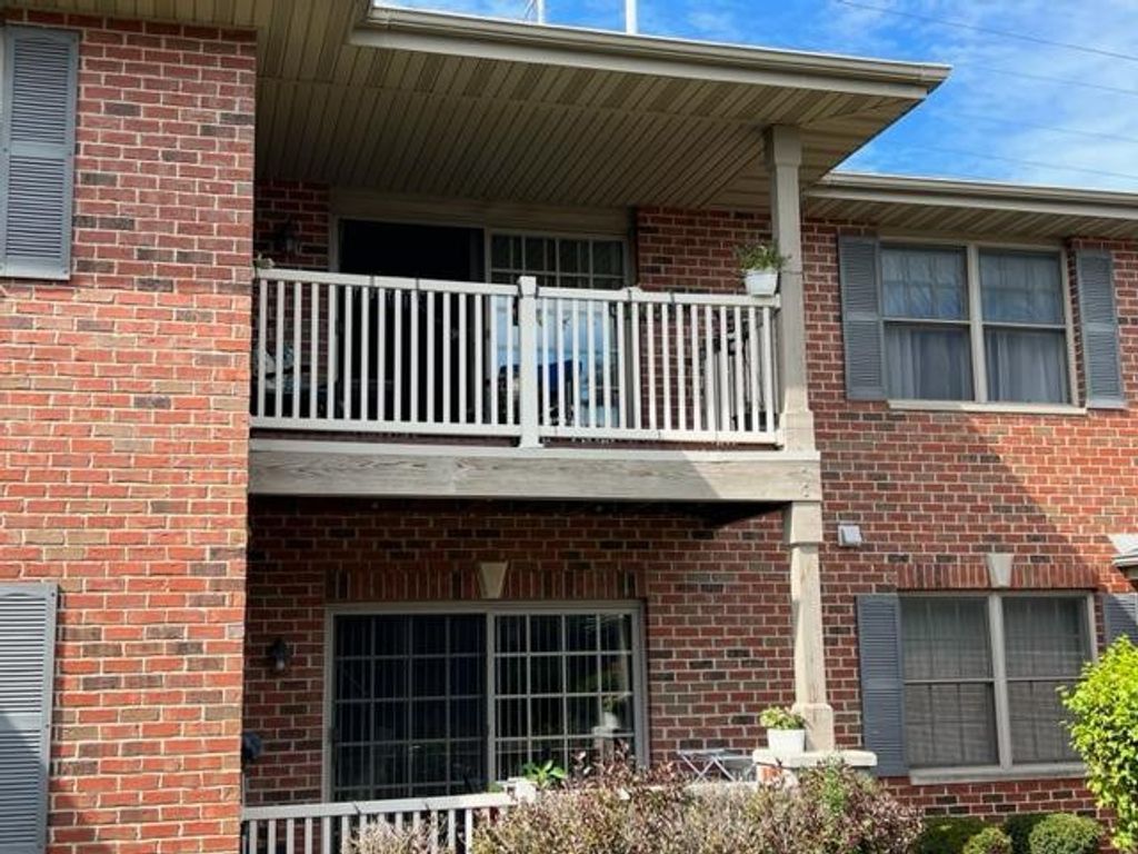 Photo of 641 Cambridge Court #2b, Munster, IN 46321 (MLS # 838377)