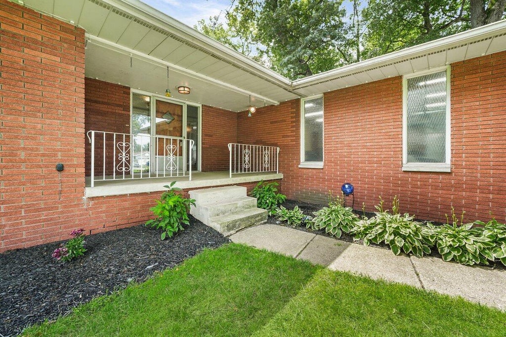Photo of 6315 Lakewood Avenue, Portage, IN 46368 (MLS # 840835)