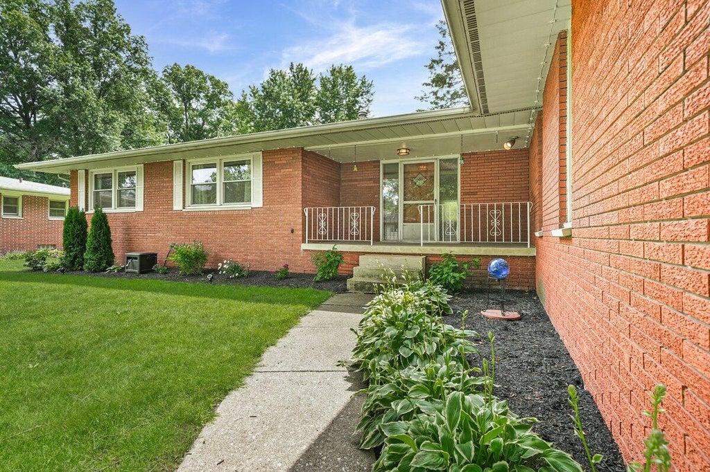 Photo of 6315 Lakewood Avenue, Portage, IN 46368 (MLS # 840835)