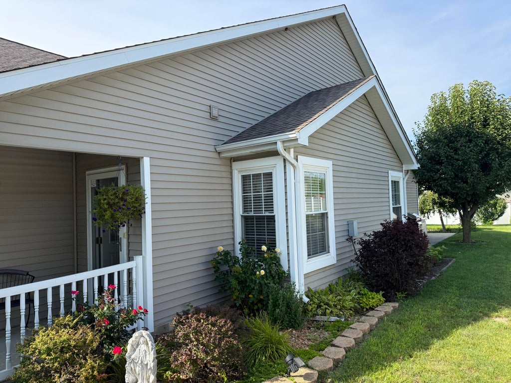 Photo of 1712 E 106th Avenue, Crown Point, IN 46307 (MLS # 844237)