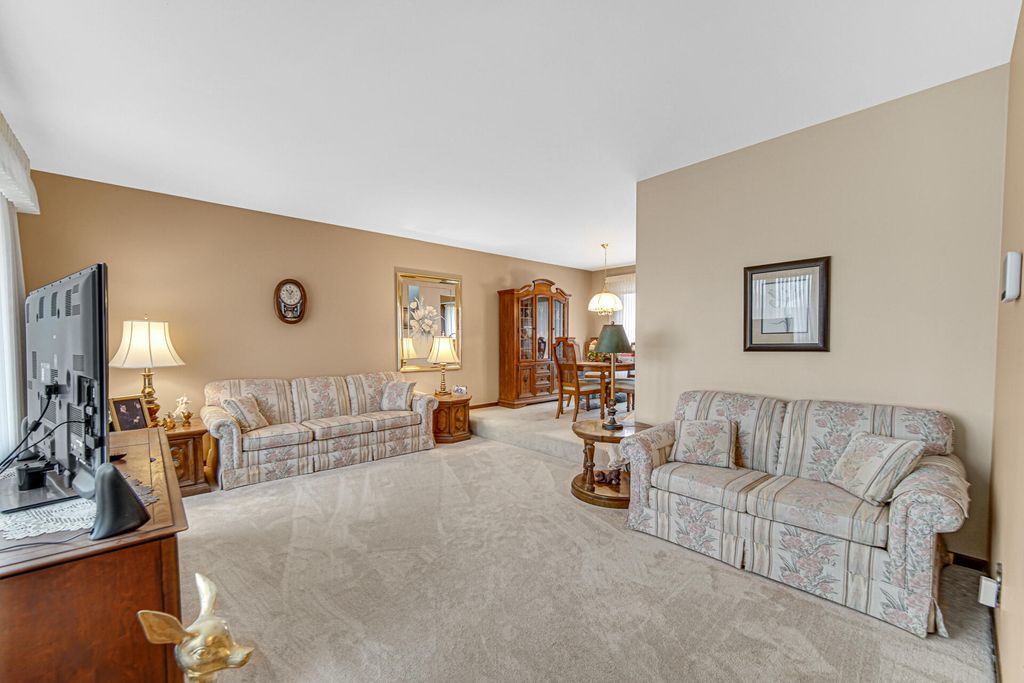 Photo of 22 Maple Court, Schererville, IN 46375 (MLS # 835284)