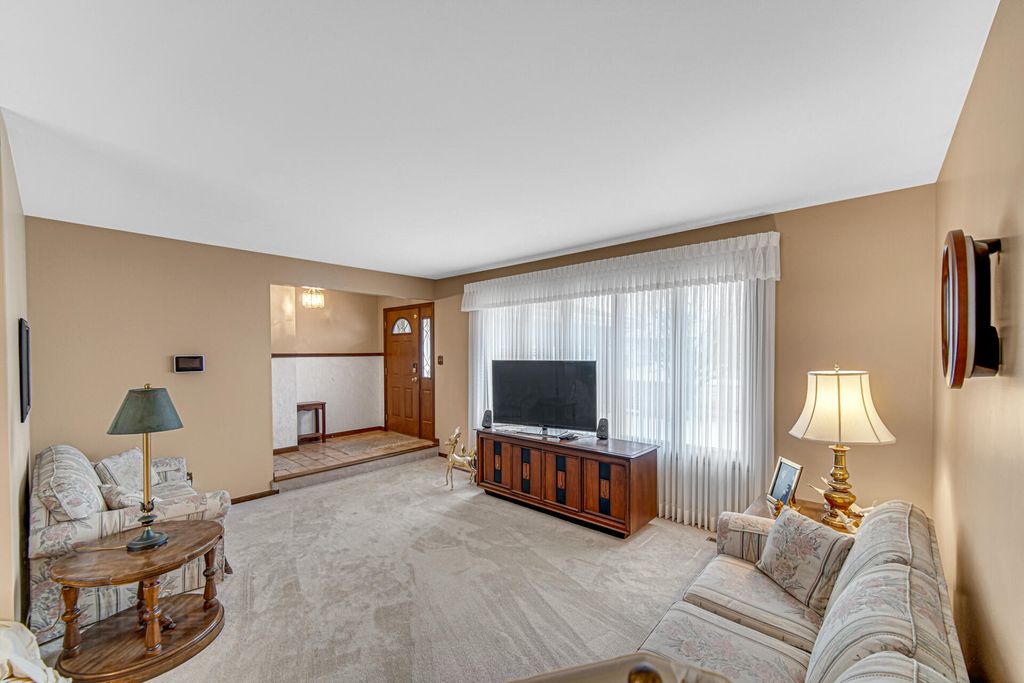 Photo of 22 Maple Court, Schererville, IN 46375 (MLS # 835284)