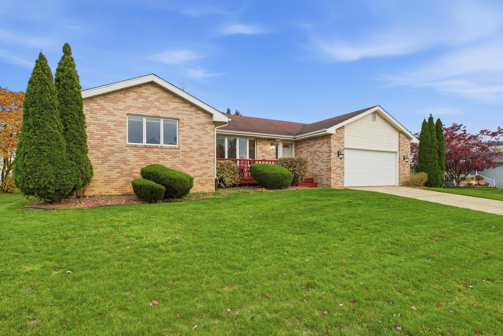 Photo of 8651 Fulton Place, Crown Point, IN 46307 (MLS # 831574)