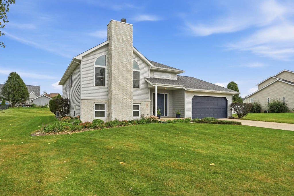 Photo of 565 Waterford Lane, Valparaiso, IN 46385 (MLS # 845264)