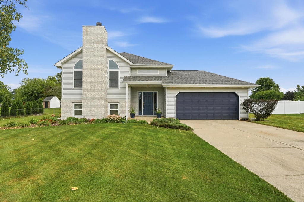 Photo of 565 Waterford Lane, Valparaiso, IN 46385 (MLS # 845264)