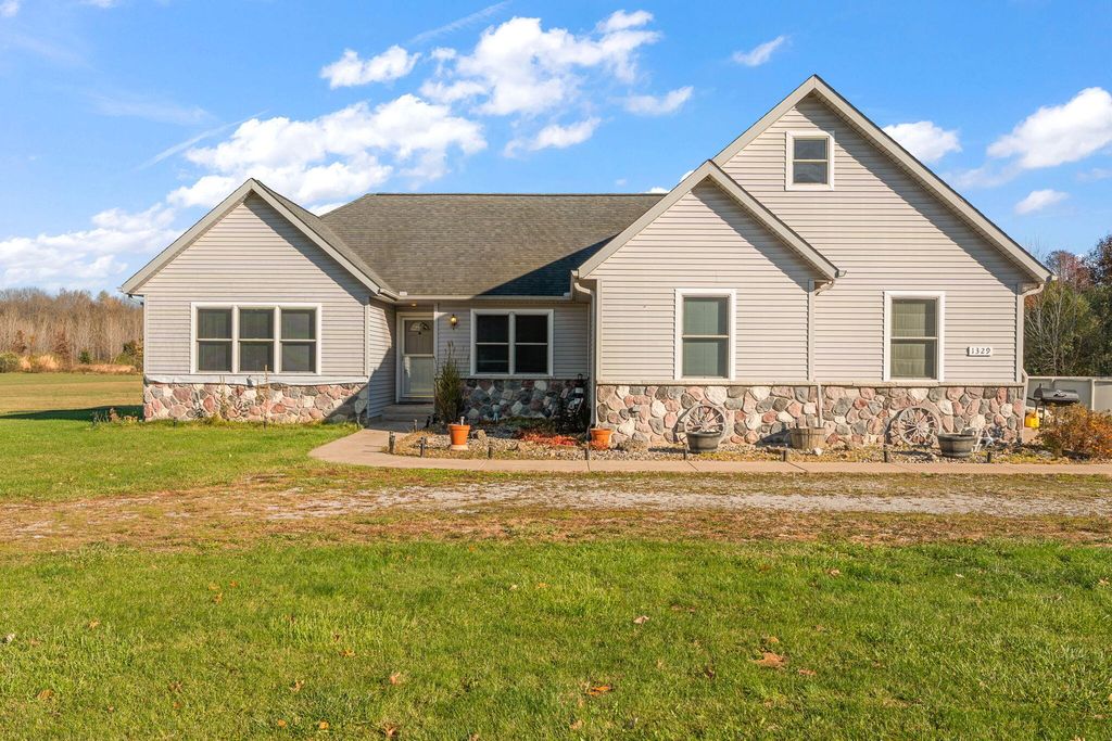 Photo of 1329 N 375 E, Chesterton, IN 46304 (MLS # 830575)