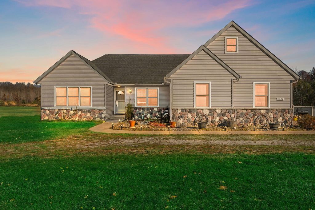 Photo of 1329 N 375 E, Chesterton, IN 46304 (MLS # 830575)