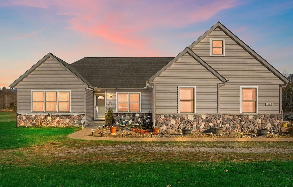 Photo of 1329 N 375 E, Chesterton, IN 46304 (MLS # 830575)