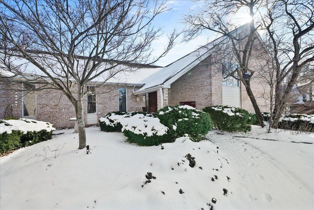 Photo of 1755 Clifty Creek Court, Valparaiso, IN 46385 (MLS # 832999)