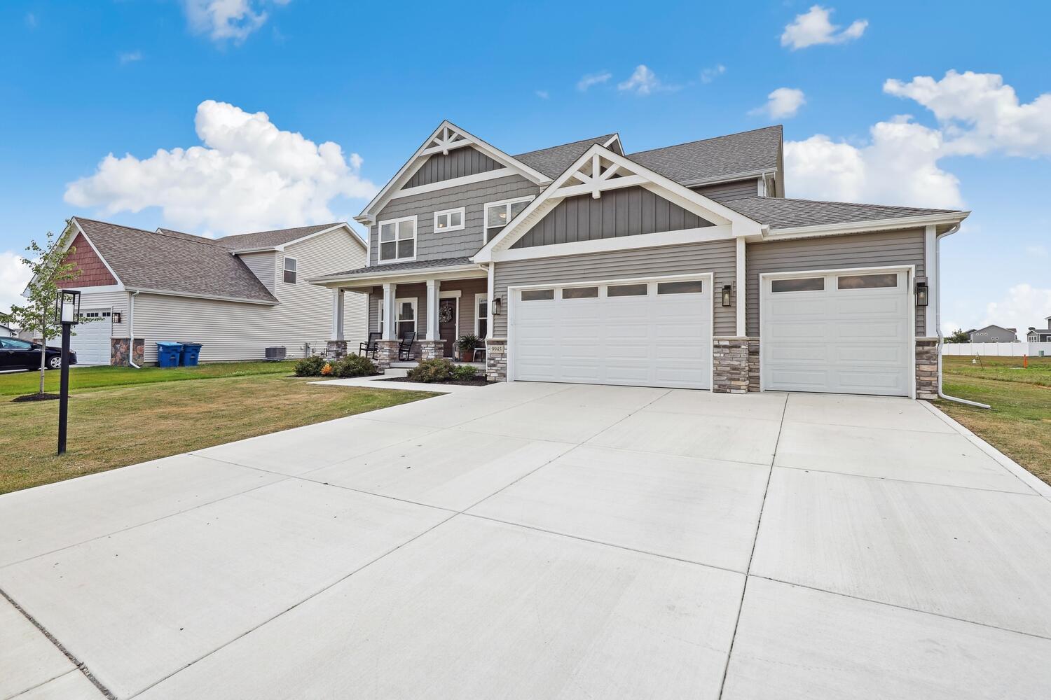 9945 Beacon Pointe Lane