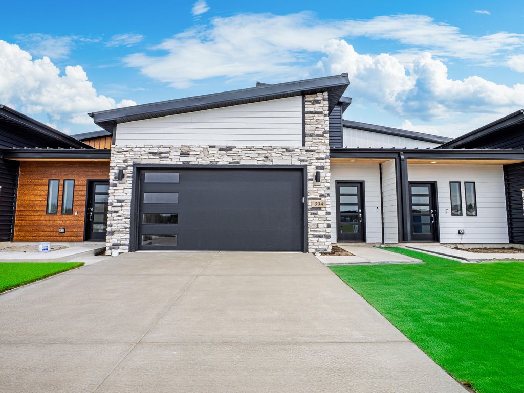 Photo of 246 Sawgrass Drive, Crown Point, IN 46307 (MLS # 831489)