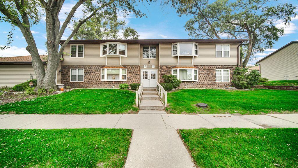 Photo of 1738 Chelsea Street, Schererville, IN 46375 (MLS # 845979)