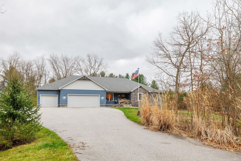 Photo of 6795 S Whispering Woods, DeMotte, IN 46310 (MLS # 836689)