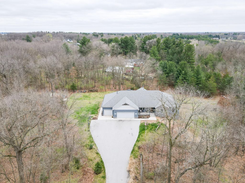 Photo of 6795 S Whispering Woods, DeMotte, IN 46310 (MLS # 836689)