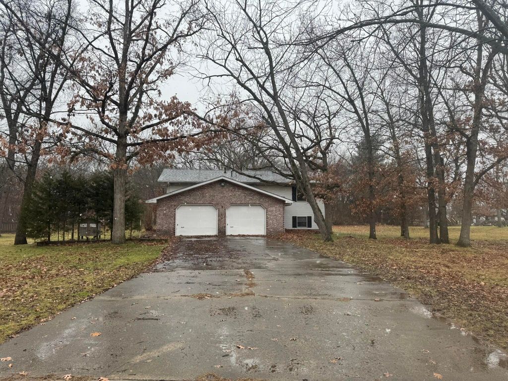 Photo of 1110 N 550 E, DeMotte, IN 46310 (MLS # 832662)