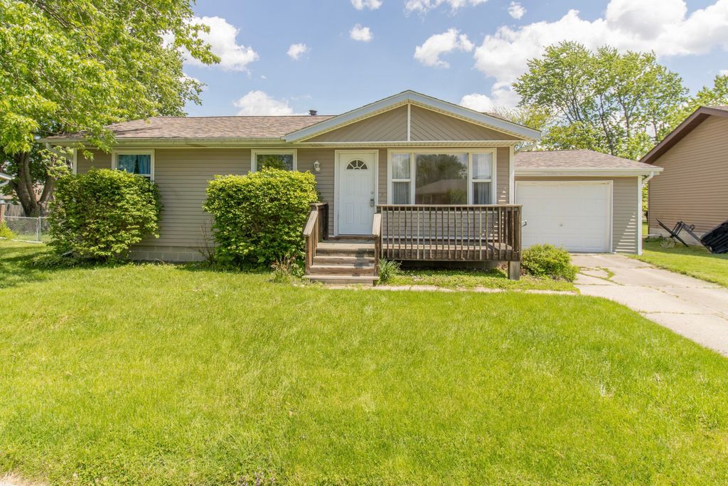 Photo of 208 Meadow Lane, Lowell, IN 46356 (MLS # 838386)