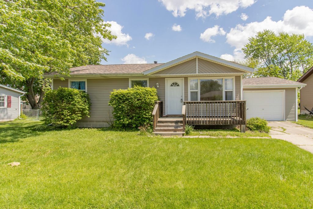Photo of 208 Meadow Lane, Lowell, IN 46356 (MLS # 838386)