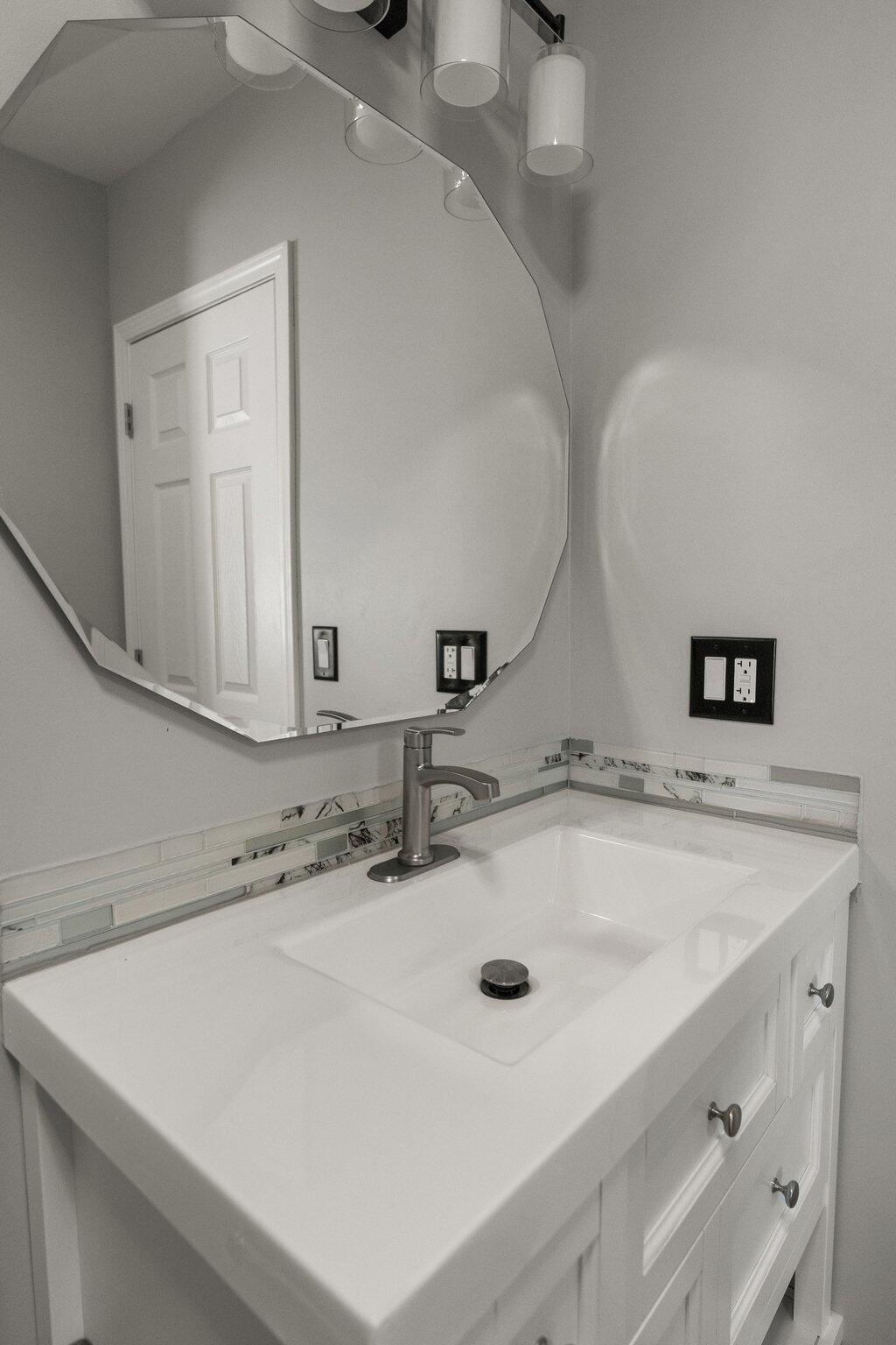 Hammond, Indiana 46320, United States, 3 Bedrooms Bedrooms, ,1 BathroomBathrooms,Residential,Pending,13251