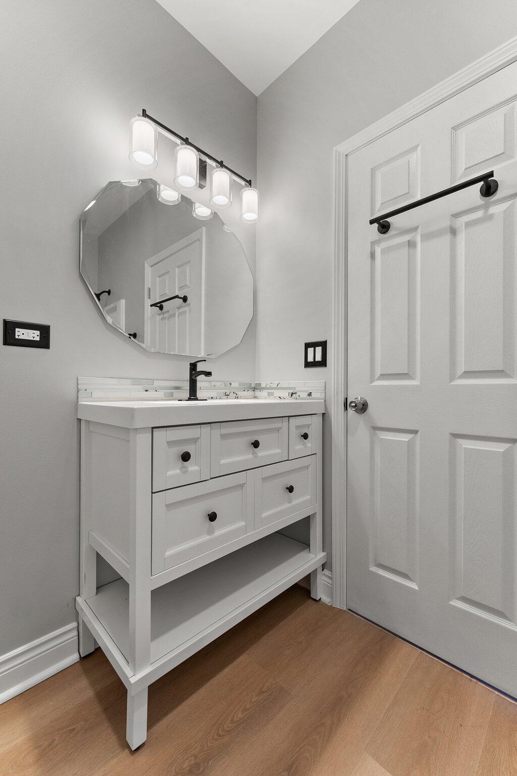 Hammond, Indiana 46320, United States, 3 Bedrooms Bedrooms, ,1 BathroomBathrooms,Residential,Pending,13251