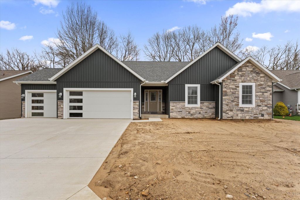 Photo of 53712 Terre Verde Hills Court, South Bend, IN 46628 (MLS # 836645)