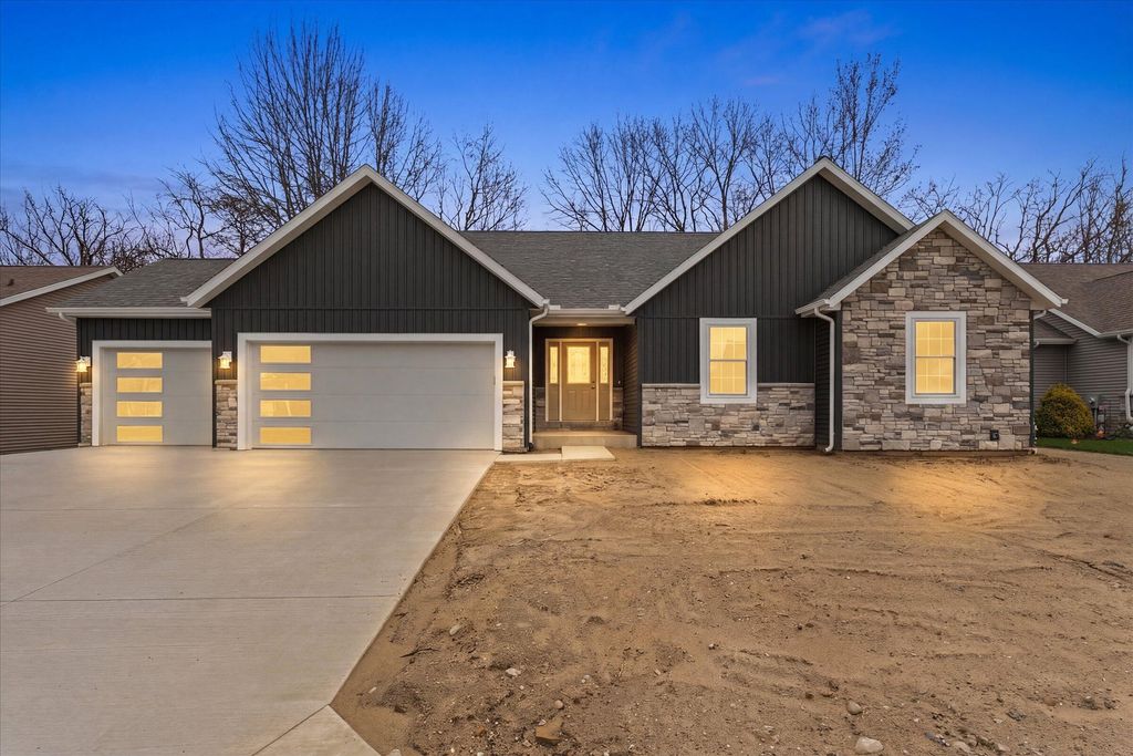 Photo of 53712 Terre Verde Hills Court, South Bend, IN 46628 (MLS # 836645)