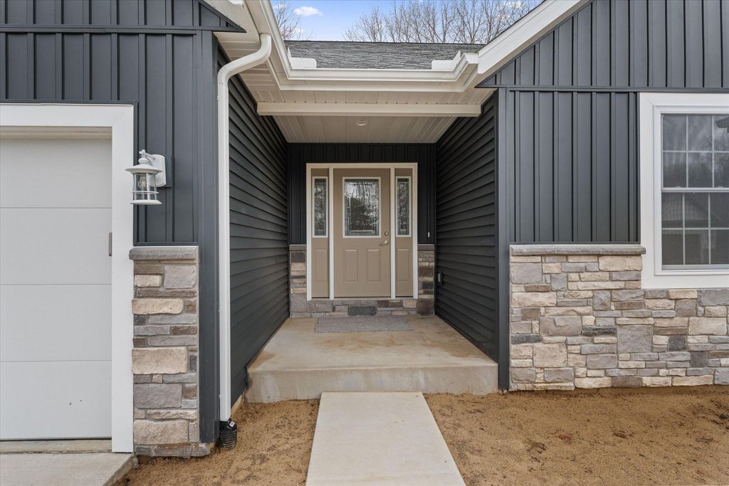 Photo of 53712 Terre Verde Hills Court, South Bend, IN 46628 (MLS # 836645)