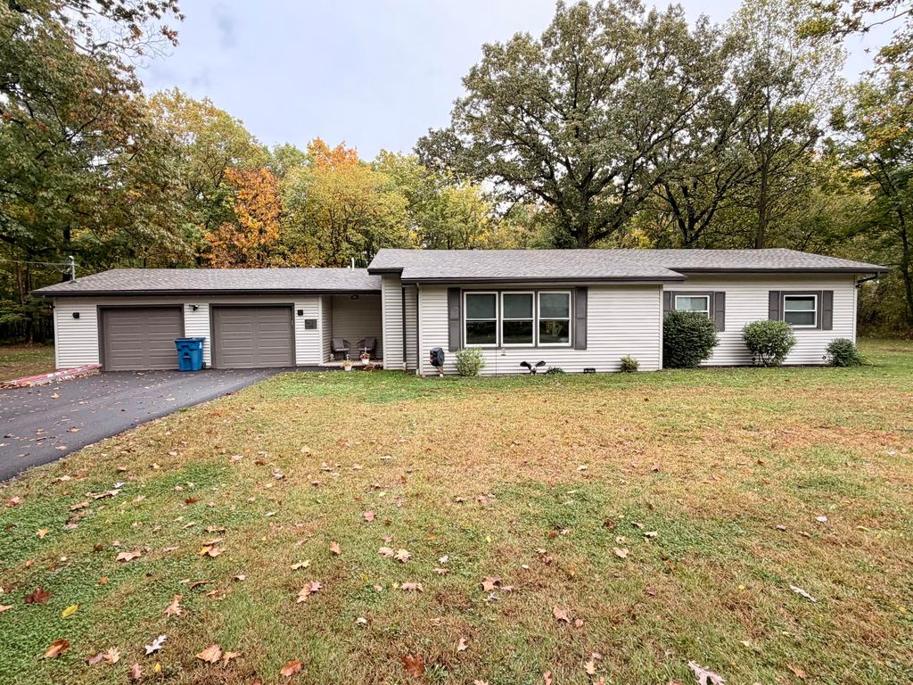 Photo of 543 N 325 W, Valparaiso, IN 46385 (MLS # 829543)