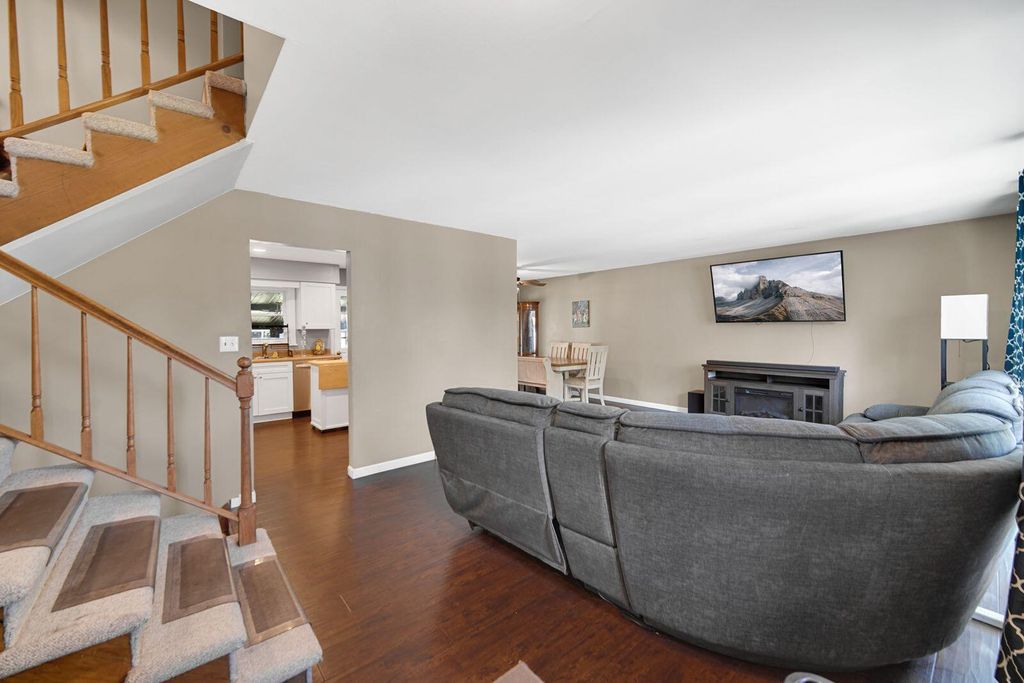 Photo of 9448 Parkway Drive, Highland, IN 46322 (MLS # 832328)