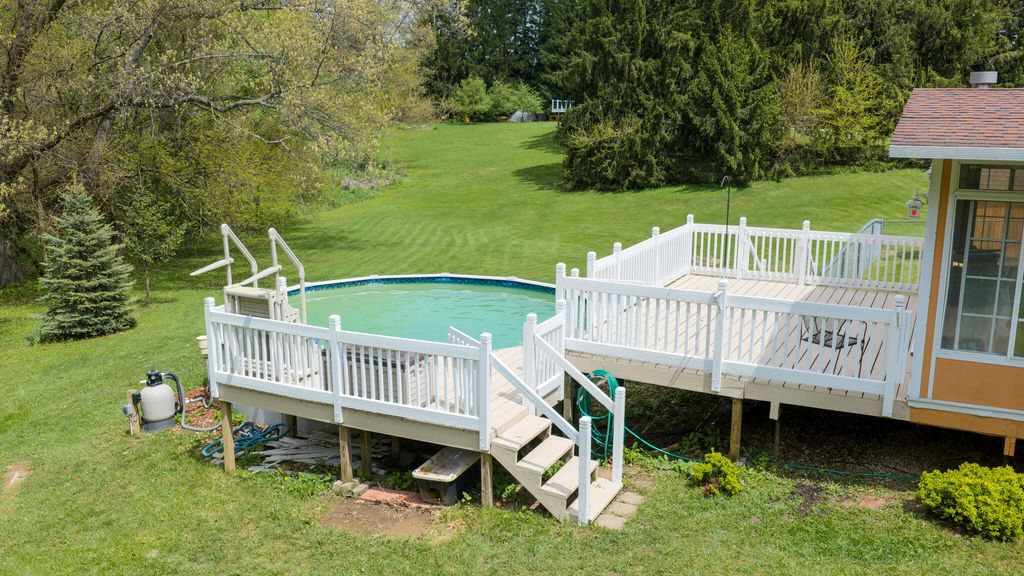 Photo of 11 Stoner Drive, Valparaiso, IN 46385 (MLS # 838332)