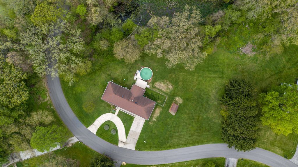 Photo of 11 Stoner Drive, Valparaiso, IN 46385 (MLS # 838332)